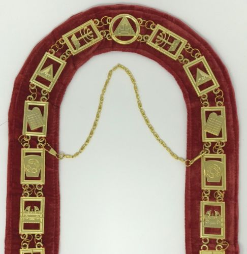 Royal Arch Officer Collar Gold Tone with Red Backing, close-up of the collar chain